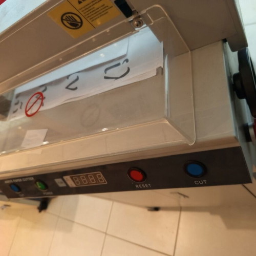 Professional Electric Paper Cutter like new for Printing