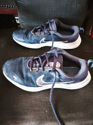 Nike athletic shoes used, size 38.5, blue