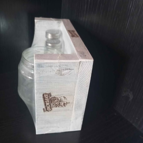 Salt shakers new with jar