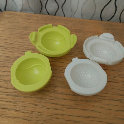 Egg molds set of 2 like new, golf ball and tennis ball shapes