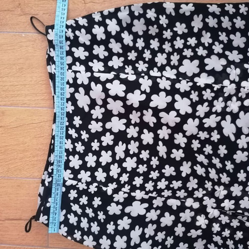 Alain Manoukian skirt L new with inner lining, pleated fabric