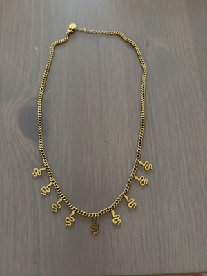 Necklace with designs stainless steel like new, gold color