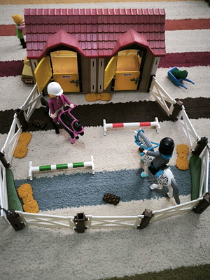 Playmobil Country σετ με στάβλους, άλογα και περίφραξη σαν καινούργιο