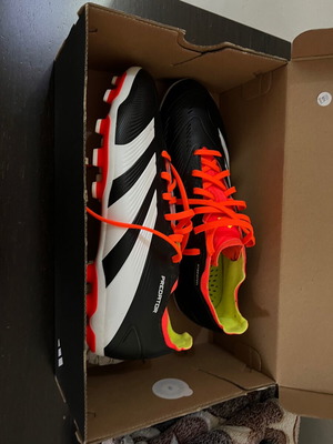 Adidas Predator ποδοσφαιρικά παπούτσια σαν καινούργια, νούμερο 40 2/3