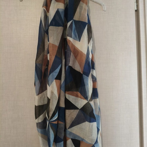 Women's scarf with geometric pattern like new, blue and terracotta