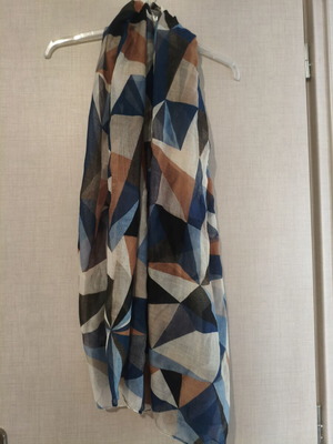 Women's scarf with geometric pattern like new, blue and terracotta