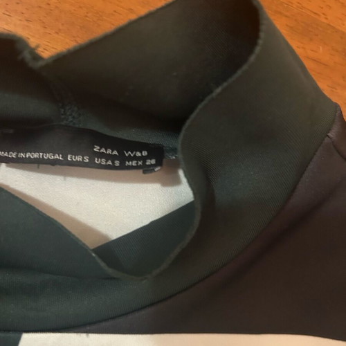 Zara blouse like new with neckline and lycra fabric, size S