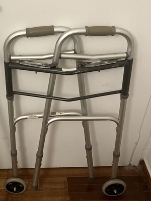 NOVA 4090DW5 folding walker mobility aid