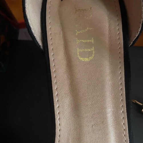 Raid suede pumps like new, size 39, black and brown