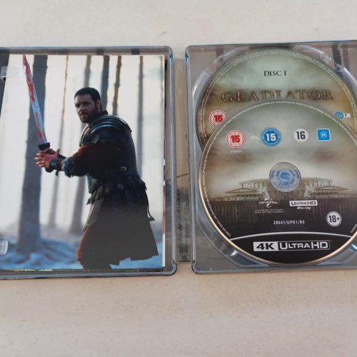 Gladiator Steelbook Edition Blu-Ray used, includes 4 cards and 4K Ultra HD DVD