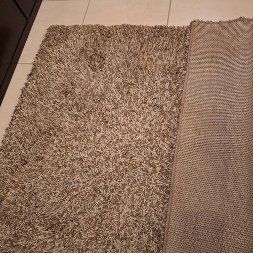 Machine rug like new with thick pile 143x145 cm