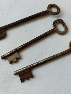 Κλειδιά πόρτας vintage μεταχειρισμένα, σετ 3 μεγάλα