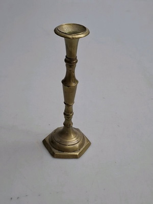 Μπρούτζινο κηροπήγιο σαν καινούργιο, ύψος 22 cm