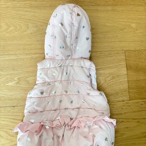 Vest jacket like new with hood and glitter details, size 2 years