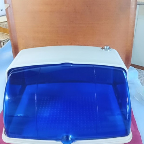 UV sterilizer like new for beauty salon tools with removable tray