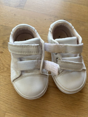 Target baby shoes size 21 used with signs of wear