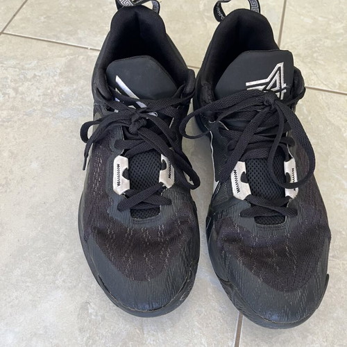 Nike Giannis Immortality 2 athletic shoes used, size 45.5, black