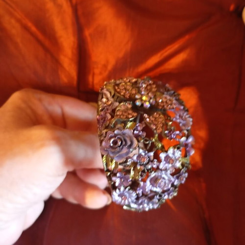 Vintage bracelet new, pink, heavy and beautiful