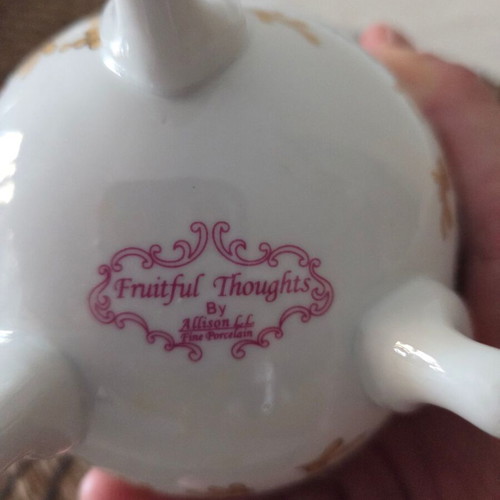 Allison porcelain decorative eggs like new