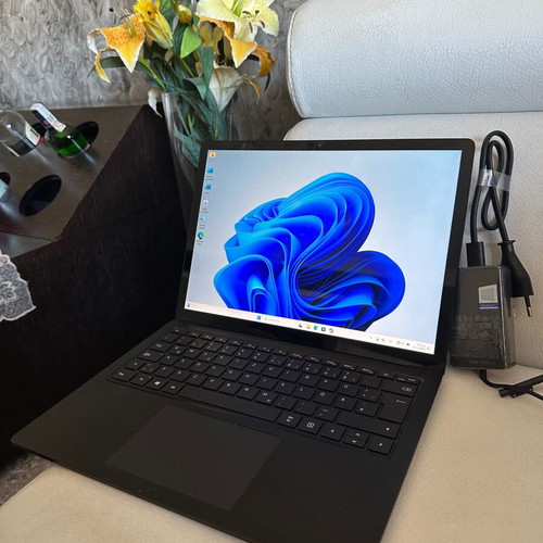 Microsoft Surface Laptop 3 i5-1035G7 16GB 256GB SSD like new