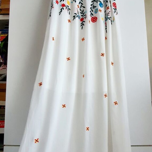 Long dress with embroidered flowers new, white, sizes S-M