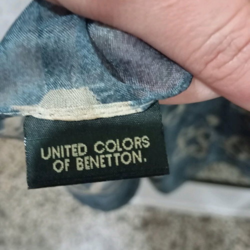 Benetton women's scarf like new, blue