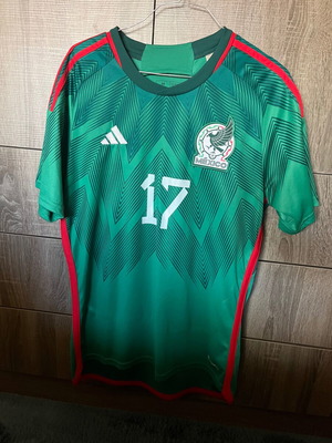Pineda jersey medium like new, authentic
