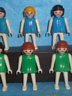 Playmobil set of 10 girl figures like new