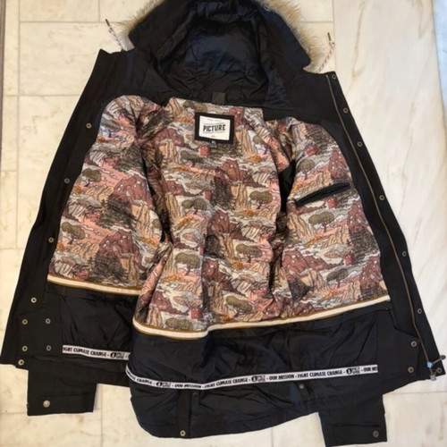 Picture jacket XL like new, black with removable fur hood