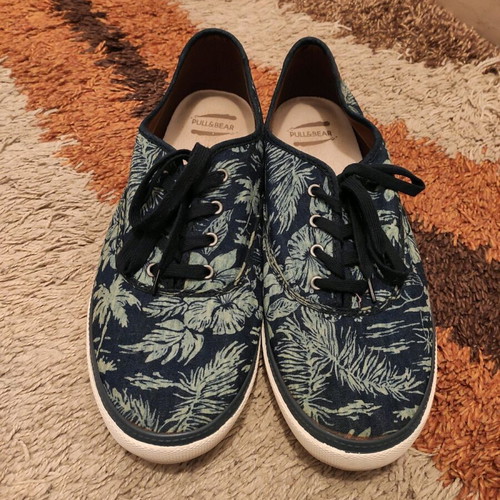 Pull&Bear canvas shoes like new, tropical pattern blue and beige