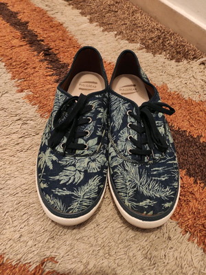 Pull&Bear canvas shoes like new, tropical pattern blue and beige