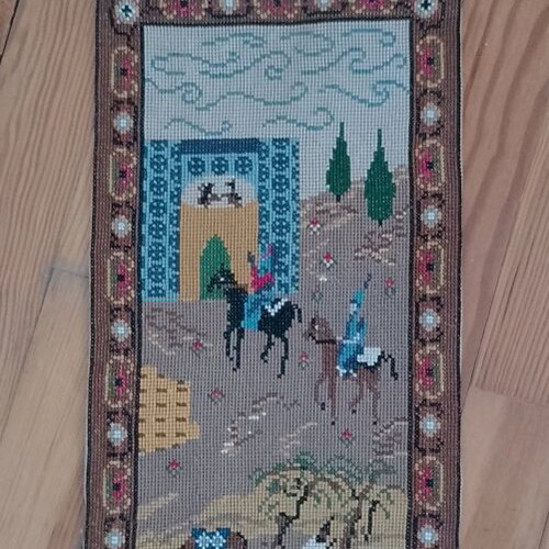 Needlepoint tapestry wall hanging like new, 33×17 cm