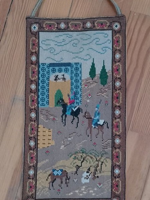 Needlepoint tapestry wall hanging like new, 33×17 cm
