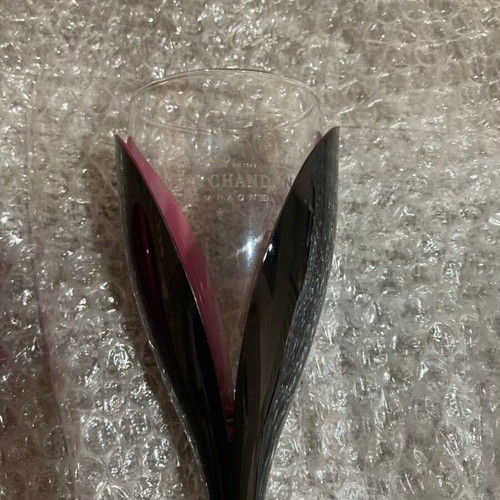 Moët & Chandon champagne glasses set of 2, like new, tulip shape pink and black