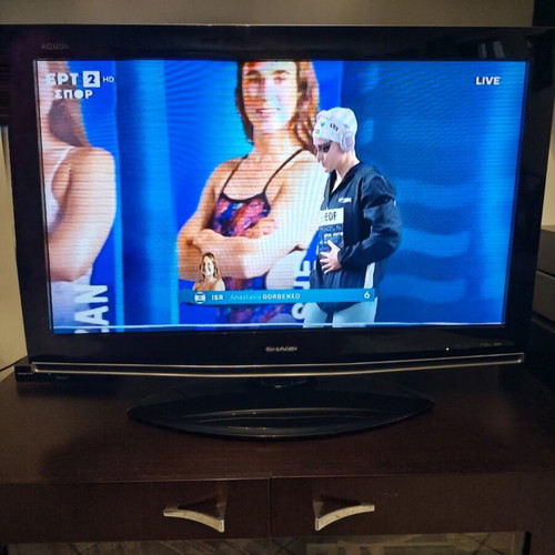 Sharp Aquos 32' LCD TV with decoder