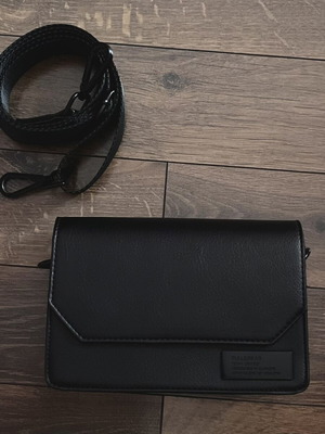 Pull&Bear men's crossbody bag, black