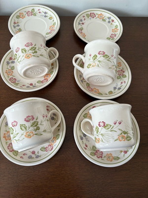 Biltons England vintage tea cup set used, 4 cups and 6 saucers