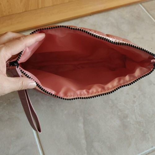 Mon Reve toiletry bag new, practical for carrying various items