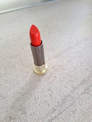 Urban Decay κραγιόν καινούργιο, απόχρωση Slowburn, ύφη Sheer