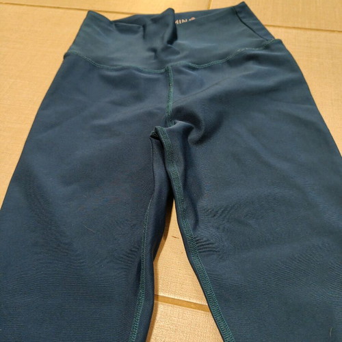 The Lady leggings with thick fabric, strictly small, like new