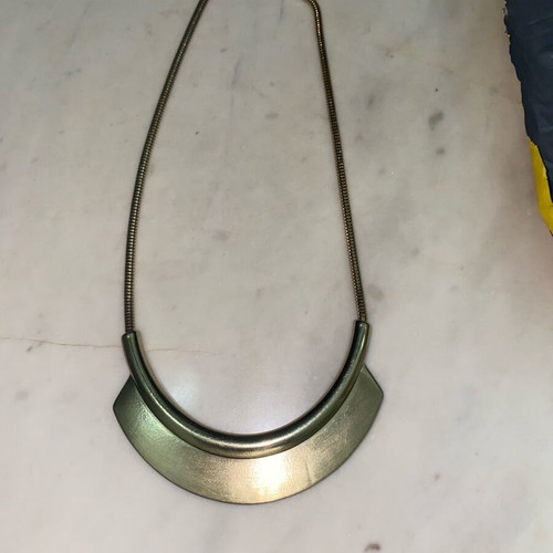Necklace in gold tone like new, matte finish