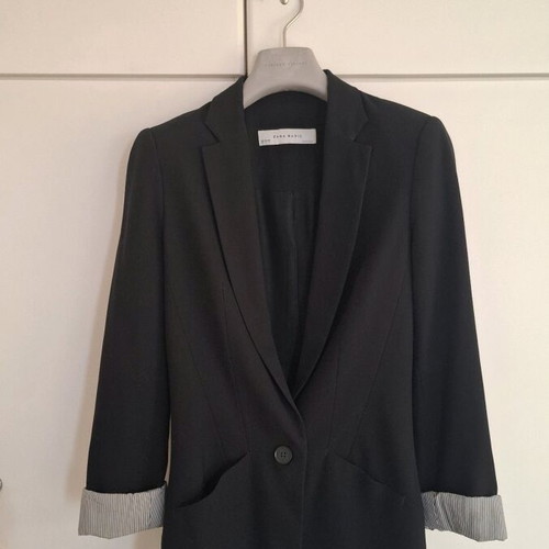 Zara black blazer used with padded shoulders and lining