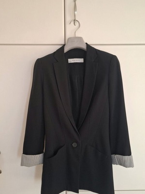 Zara black blazer used with padded shoulders and lining