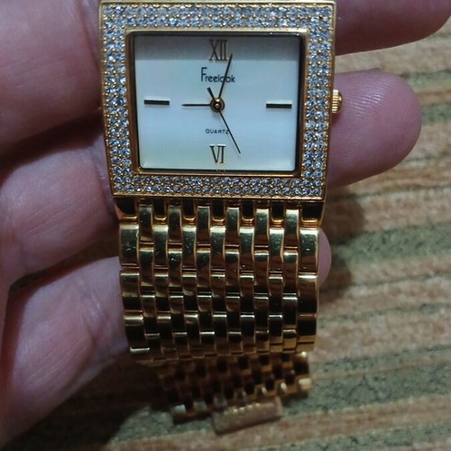 Freelook HA1044G/9 women's watch used, gold color