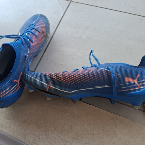 Puma football shoes size 46, blue