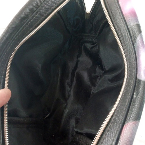 Toiletry bag with roses 21*6 cm like new, plastic