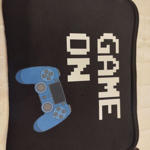 Tablet sleeve 10.2 inches like new with Game on design