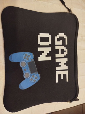 Tablet sleeve 10.2 inches like new with Game on design