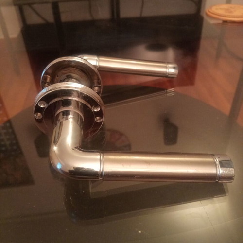 Door handle chrome like new