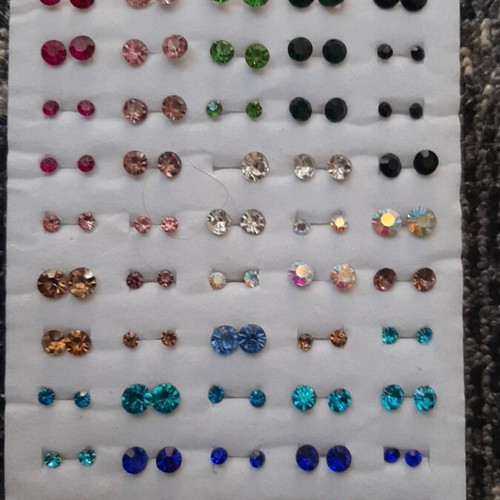Stud Earrings with Multicolor Diamonds and Fabric Scrunchy Gift